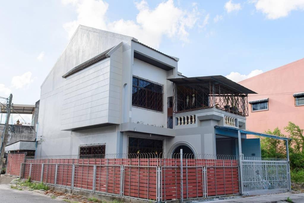 Bluebell House Hatyai - Cosy 3 Bedrooms For 10 Pax - 9 Mins Drive To Lee Grd Ban Kho Hong Buitenkant foto